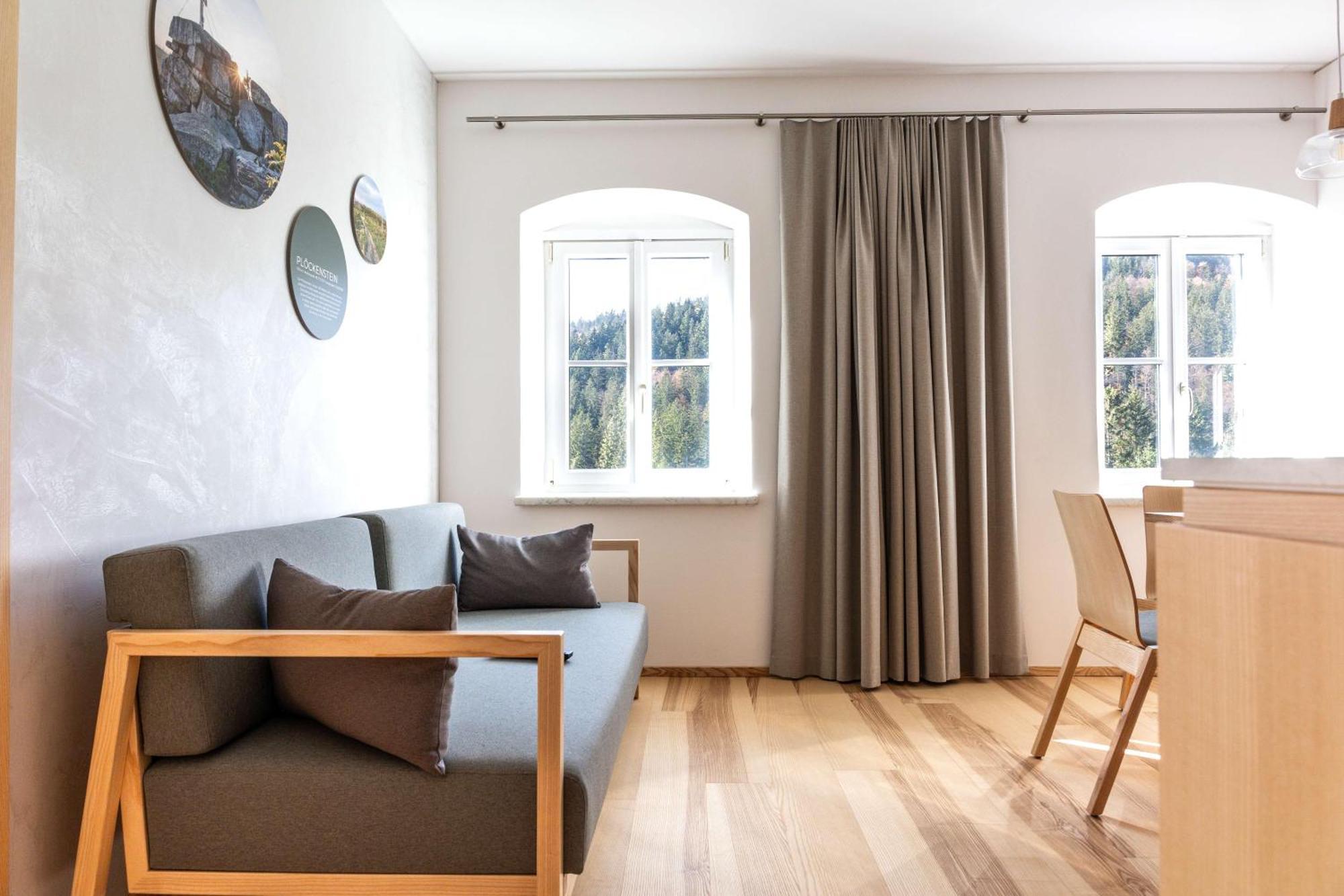 Forsthaus Apartments - Ski + Bike & Hike คลาฟเฟอร์ อัม โฮคฟิทต์ ภายนอก รูปภาพ