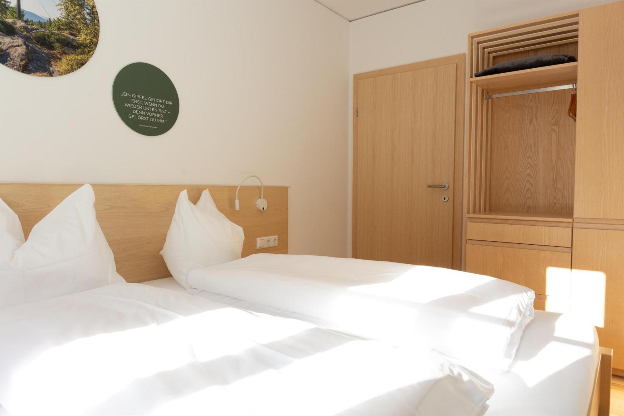 Forsthaus Apartments - Ski + Bike & Hike คลาฟเฟอร์ อัม โฮคฟิทต์ ภายนอก รูปภาพ