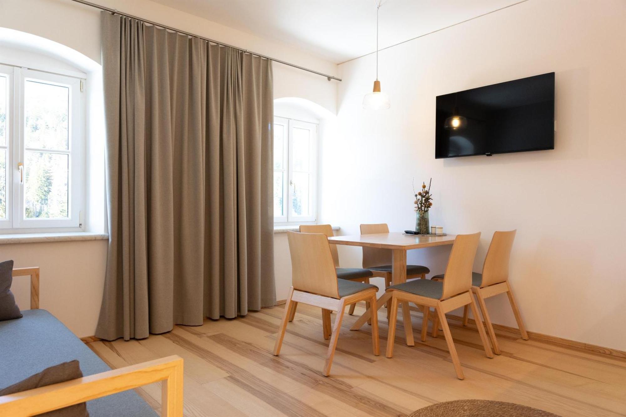 Forsthaus Apartments - Ski + Bike & Hike คลาฟเฟอร์ อัม โฮคฟิทต์ ภายนอก รูปภาพ